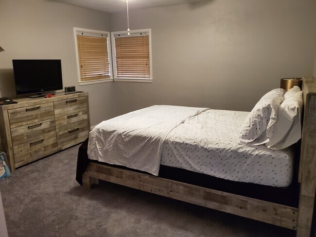 Building Photo - 1202 Savannah Rd