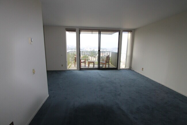 Foto del edificio - Epic REA: Top Floor 2 BR/2 BA Condo, Pano Views, Balcony, 3-4 Pkg, Storage