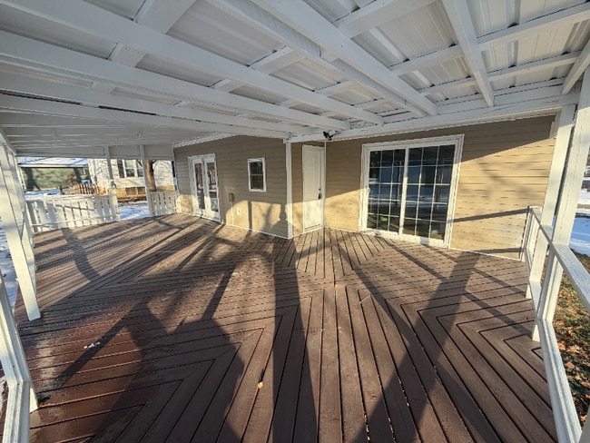 Building Photo - 321 Main St