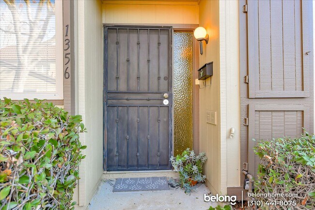 Building Photo - 1356 Highland Ct