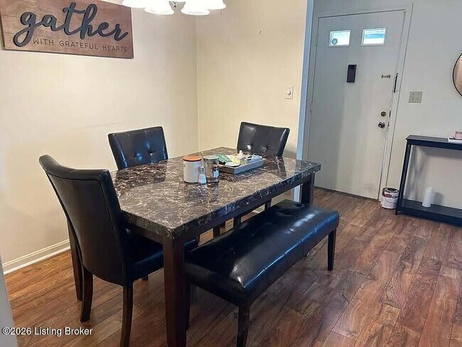 Foto del edificio - 240 Breckenridge Ln