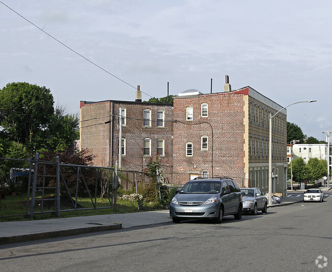 Building Photo - 316-324 Talbot Ave