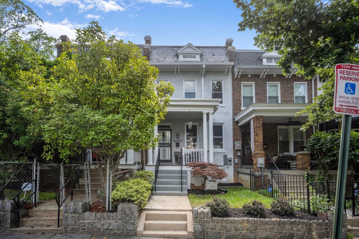 Available Now! Recently Renovated 4 Bedroo... - Available Now! Recently Renovated 4 Bedroo...