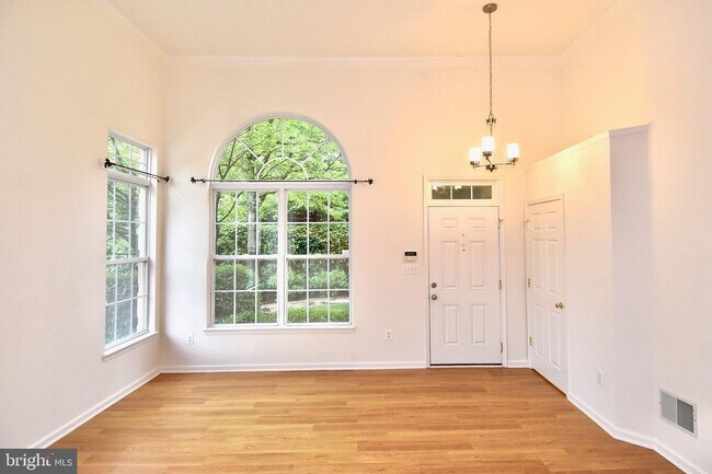 Building Photo - 12065 Trumbull Way
