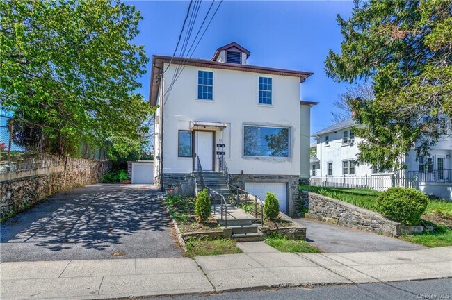 Foto del edificio - 12 Bellew Ave