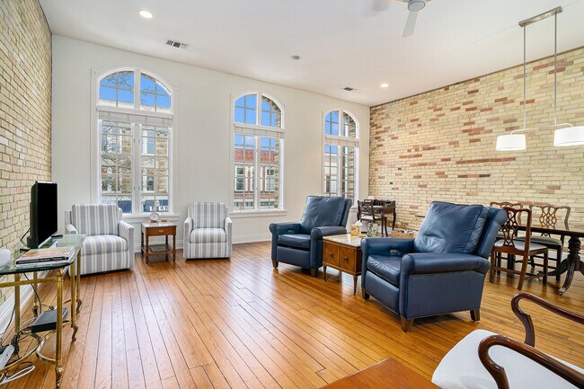 Foto del edificio - 32 E 8th St