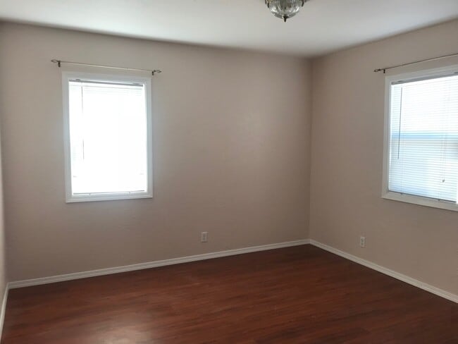Building Photo - Adorable Renovated Farmhouse!