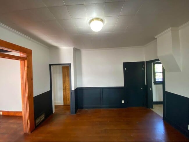 Building Photo - 957 12th St