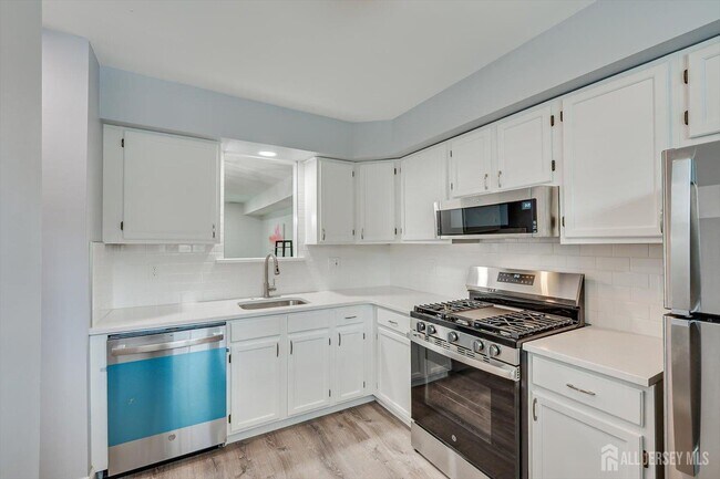 Building Photo - 822 Darlington Dr