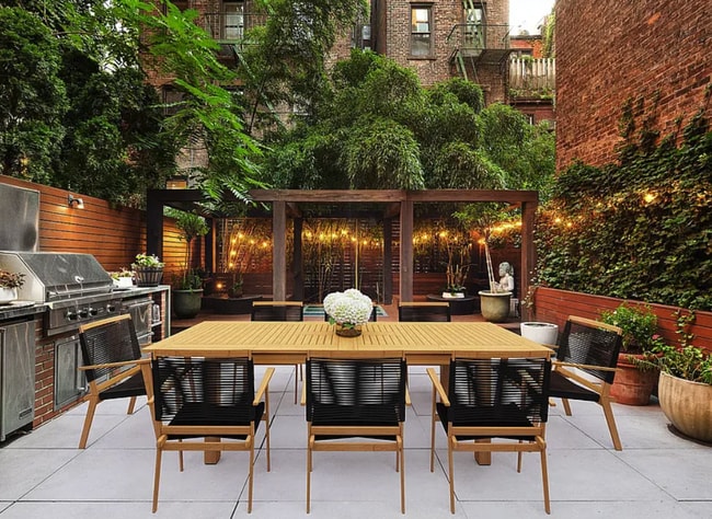 Building Photo - Featured in Architectural Digest, The Observer, and House Beautiful, this one-of-a-kind Washingto...