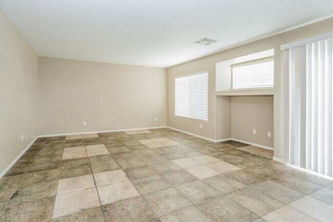 Foto del edificio - 3636 Beacon Point St