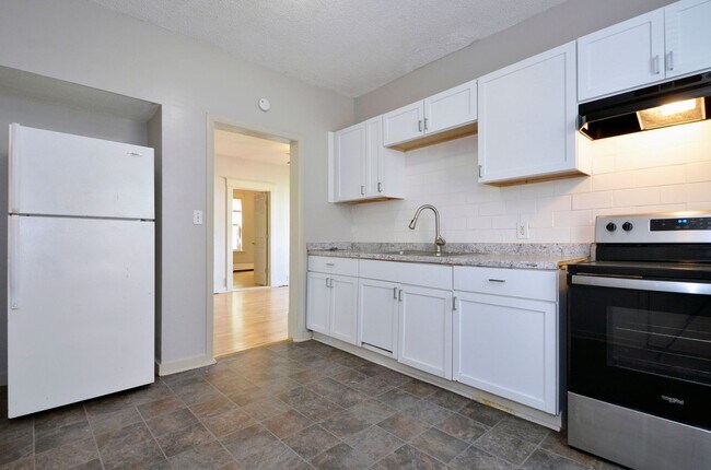 Foto del edificio - Spacious 3-Bedroom Lower-Level Unit Available Now in West St. Paul!