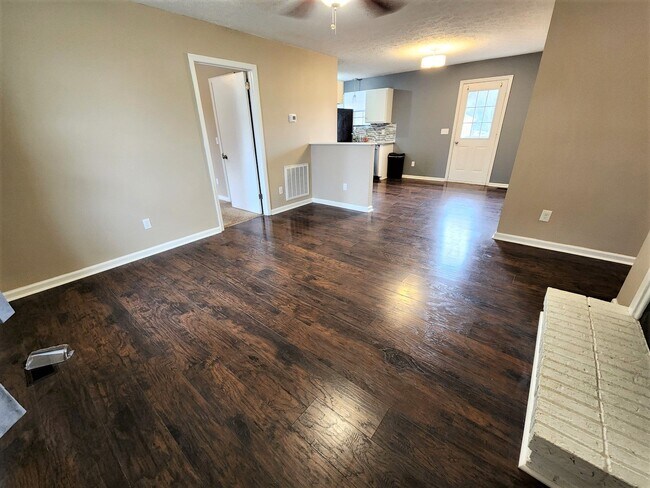 Building Photo - Nicely remodeled 3BR/2BA house just 15 min...