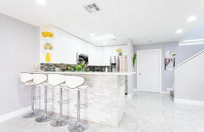 Foto del edificio - 331  Cypress Way 331 Palm Springs Fl 33406