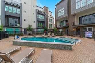 Building Photo - 381 E Greenbriar Ln