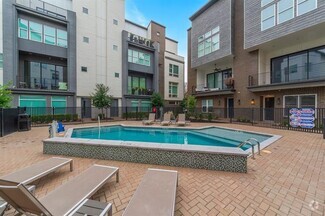 Building Photo - 381 E Greenbriar Ln