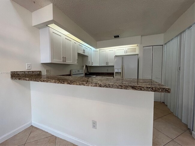 Building Photo - 1818 Racquet Ct
