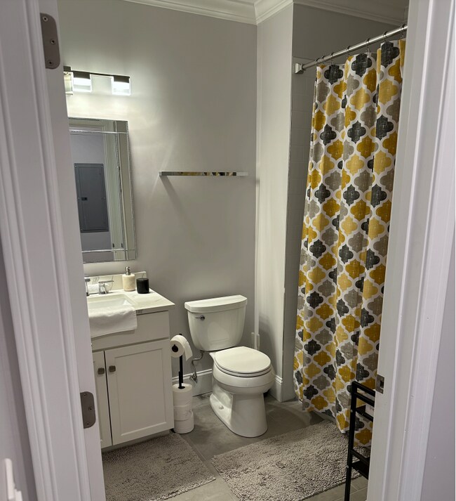 Baño - 87 Medford St