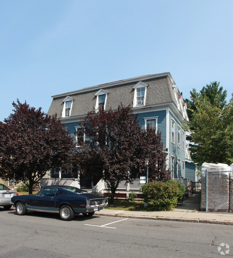 Foto del edificio - 15-17 N Maple St