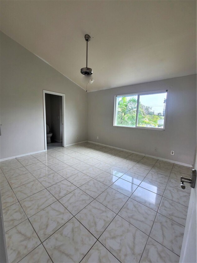 Building Photo - 2 bed, 2 bath, 10 minute walk from everything