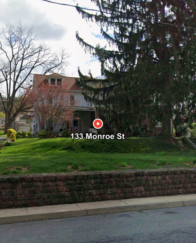Afuera - 133 Monroe St