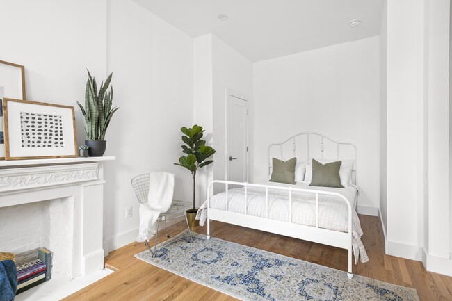 Building Photo - Carroll Gardens Studio w/d in unit