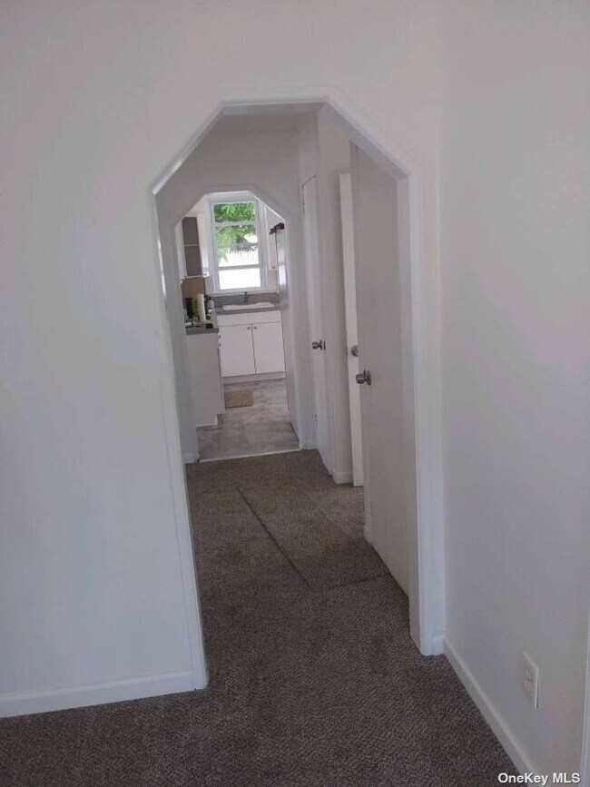 Building Photo - 145 Cedar Rd E