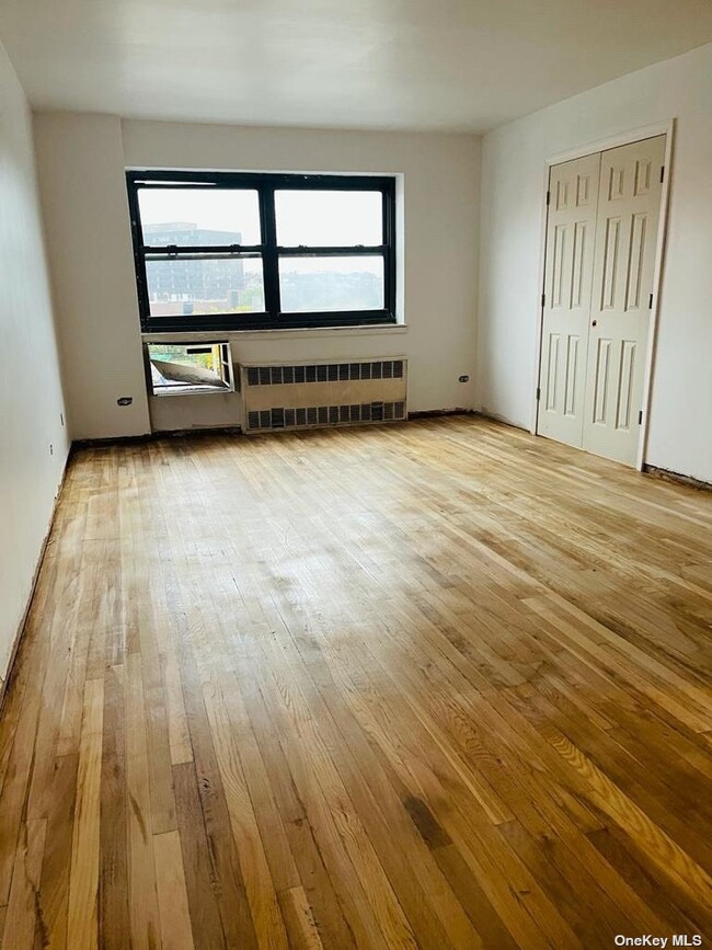 Foto del edificio - 94-30-94-60 60th Ave