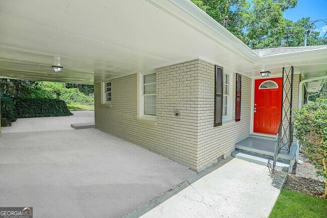 Building Photo - 2165 Pemberton Rd SW