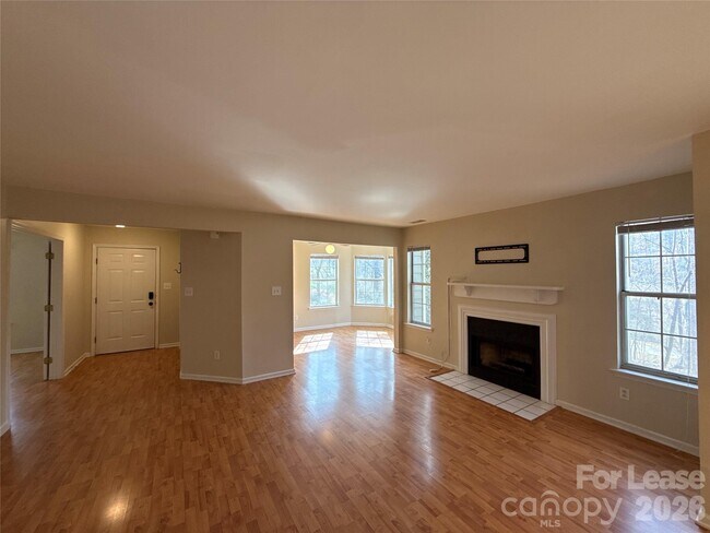 Foto del edificio - 6500 Clavell Ln