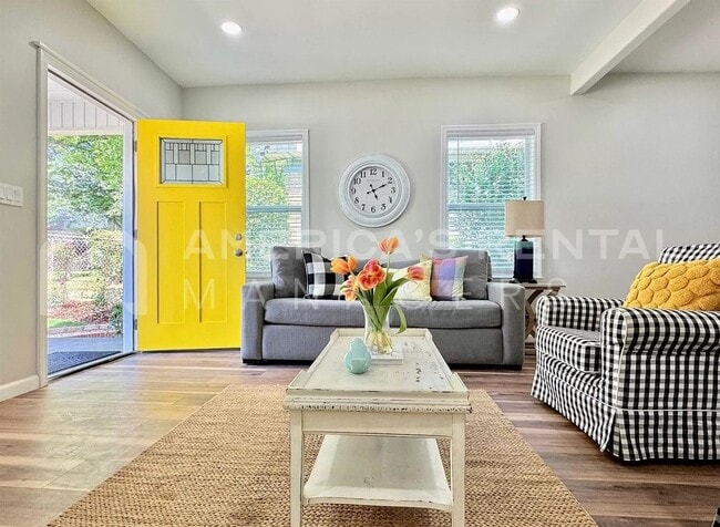 Building Photo - Check out this 4 bed / 2 bath home! Availa...