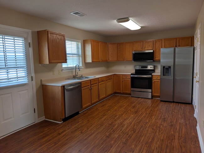 Building Photo - 907 Weeping Willow Dr