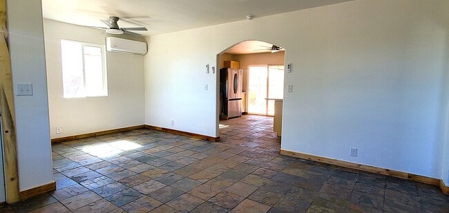 Building Photo - 621 W Solana Ave