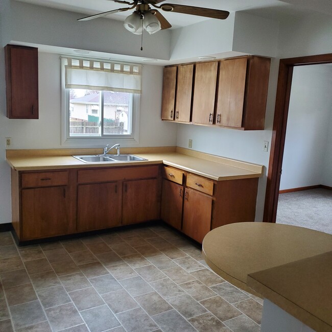 Building Photo - 810 Gratton St