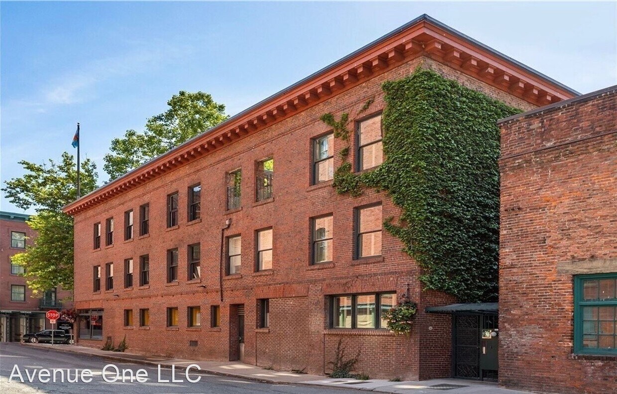 Primary Photo - 1 br, 2 bath House - 611 Post Ave #15