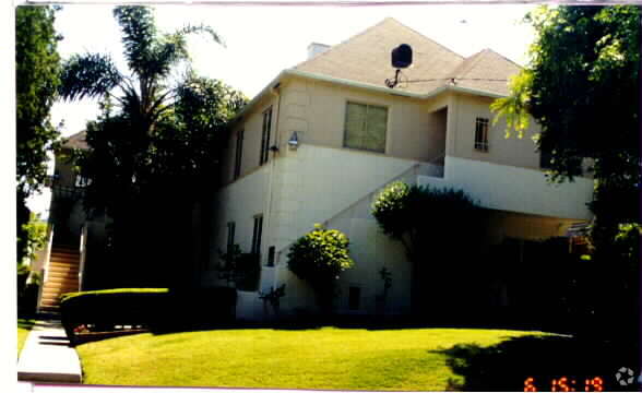 Building Photo - 2816 Waverly Dr