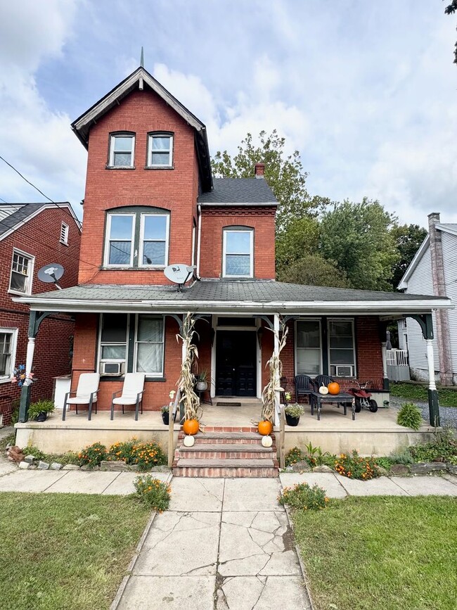Building Photo - 1009 Willow Street Pike