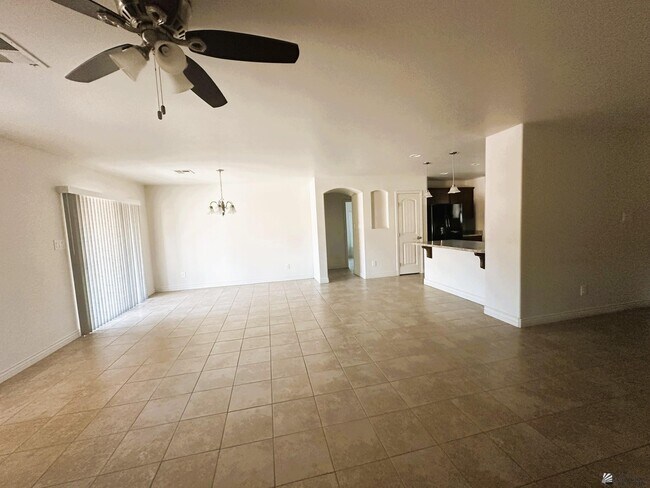 Foto del edificio - 10131 E 34th Ln