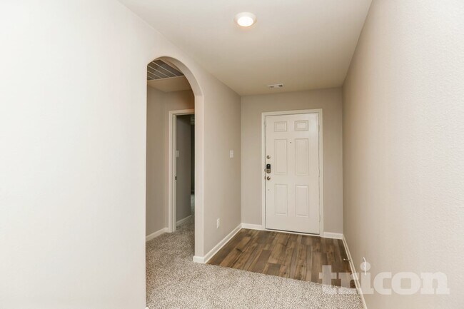 Building Photo - 300 Micah Ln