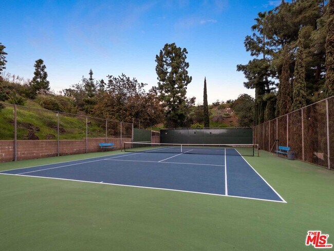 Foto del edificio - 6748 Hillpark Dr
