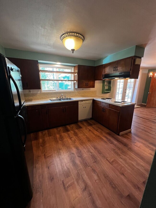 Building Photo - 3-Bedroom 1 1/2-Bathroom home in Eugene