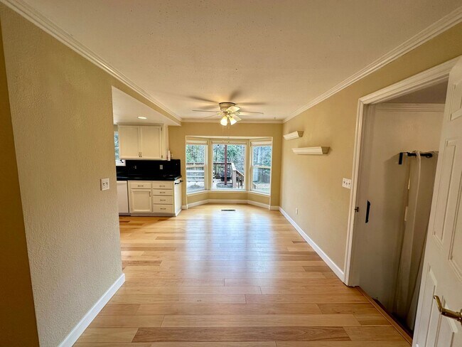 Building Photo - Welcome to this charming 3 bedroom, 2 bath...