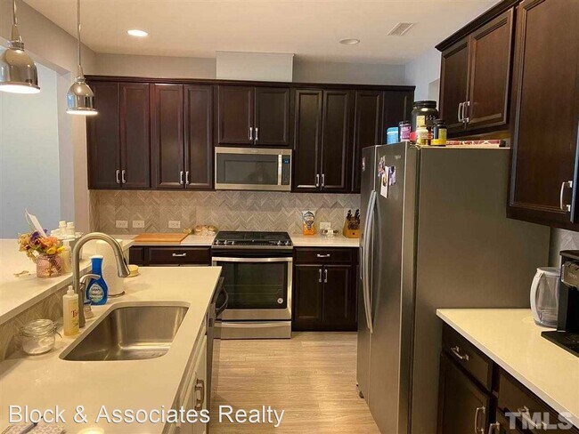 Building Photo - 3 br, 2.5 bath House - 314 Rubrum Drive