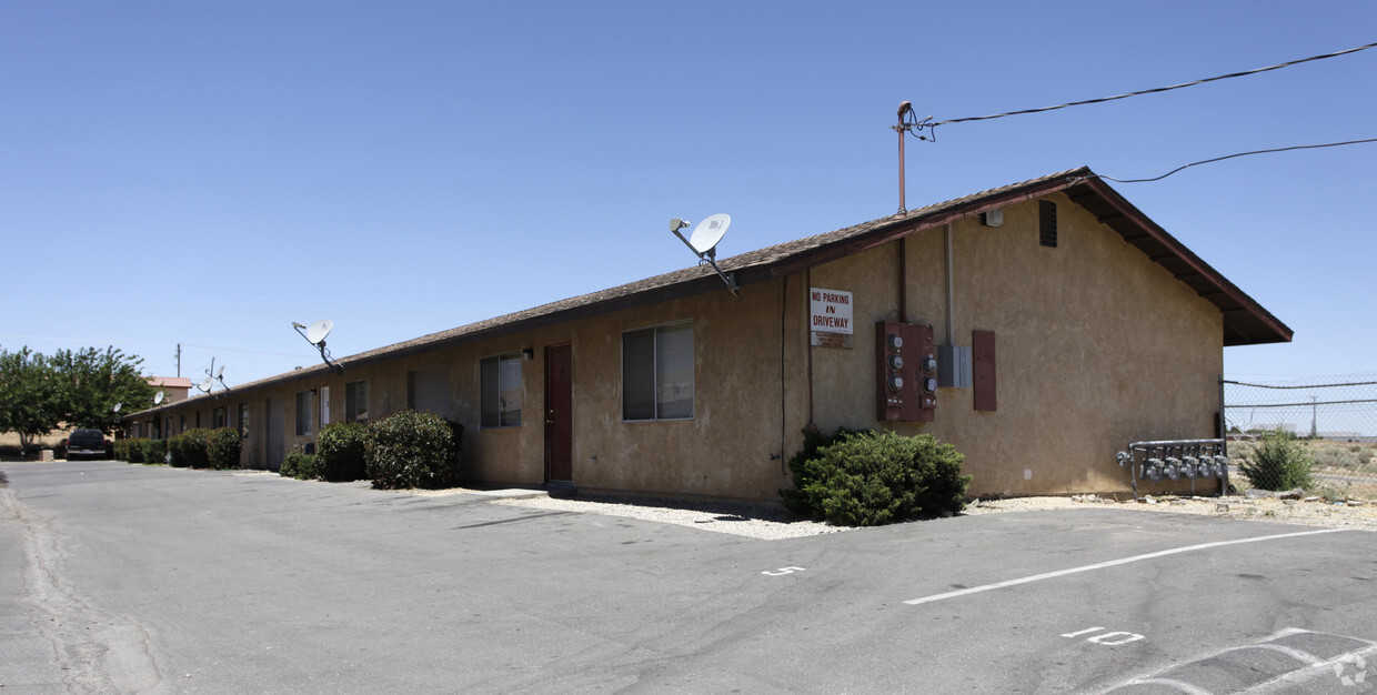 Building Photo - Hesperia Manor Apartments