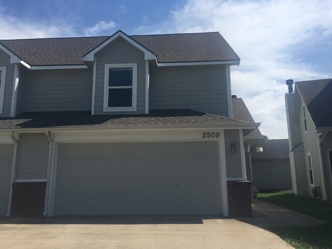 Building Photo - 2509 Crestline Cir