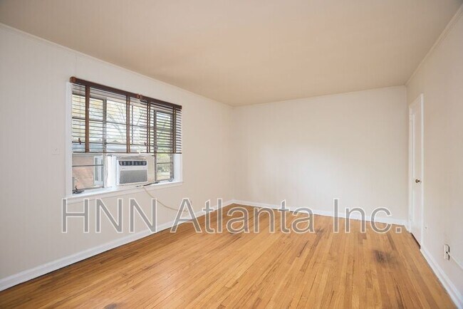 Foto del edificio - 1347 Briarwood Dr NE