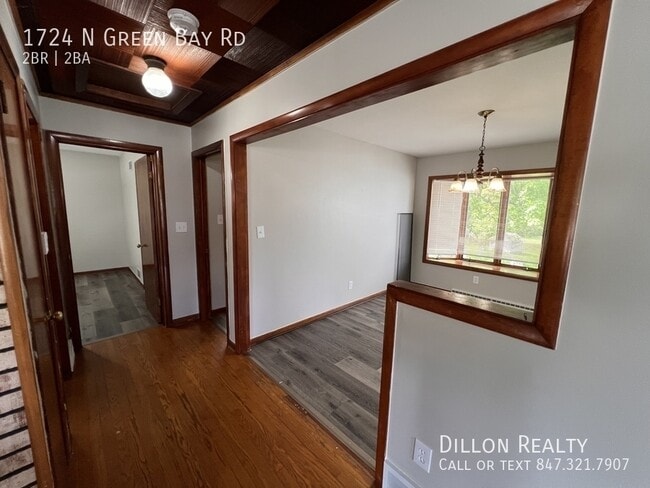 Building Photo - 1724 N Green Bay Rd