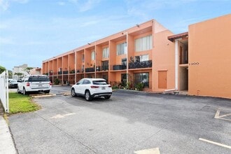 Building Photo - 1300 W 47th Pl