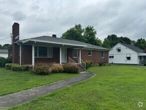 Building Photo - 1020 W Catawba Ave