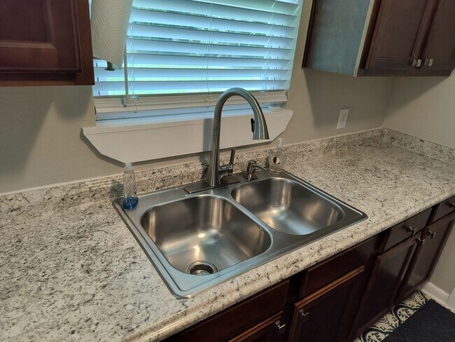Foto del edificio - GORGEOUS REMODELED 3 BEDROOM 2 BATH
